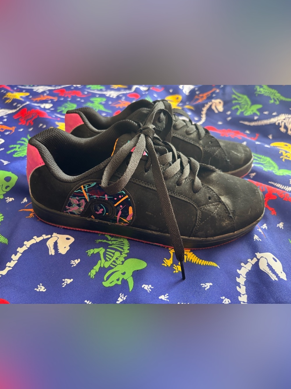 Ladies size 9 Y2K skate shoes (velvet pealing)